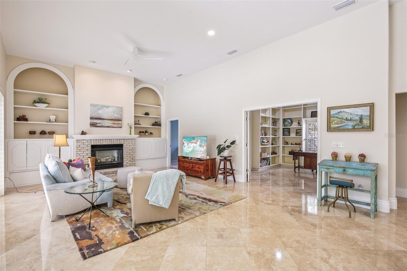 FAMILY RROM WITH COZY FIREPLACE