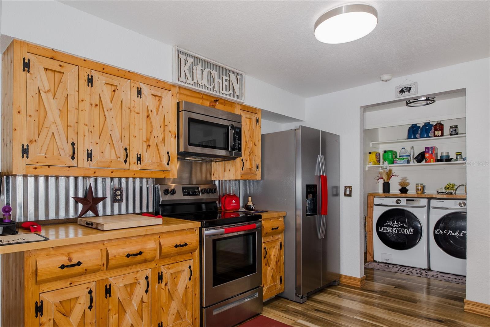 Kitchen with custom-made cabinets and stainless appliances