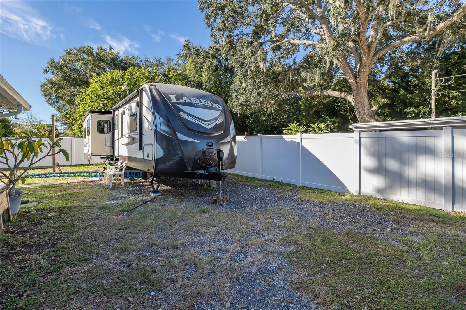 Plenty of room to park RVs and boats