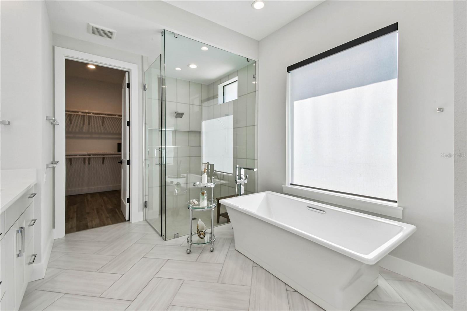 Primary En-suite Bath