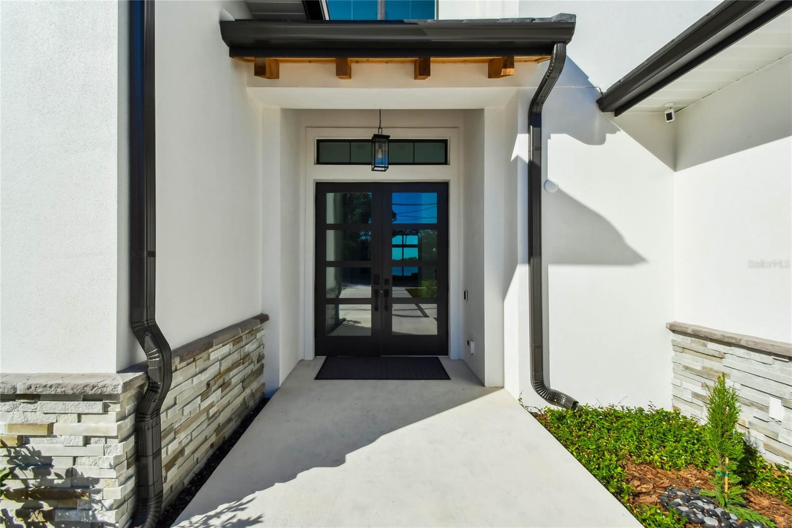 Exterior Front Entry