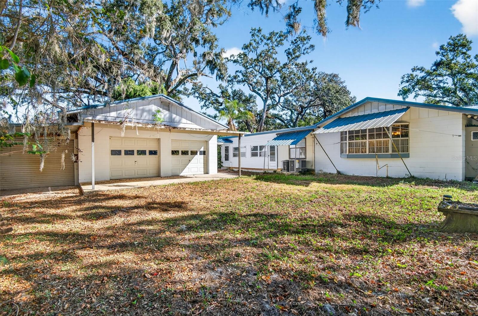 Detached 2 Car Garage & Workshop