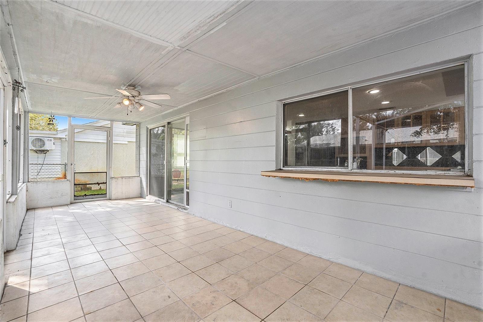 Huge screened in lanai out back!