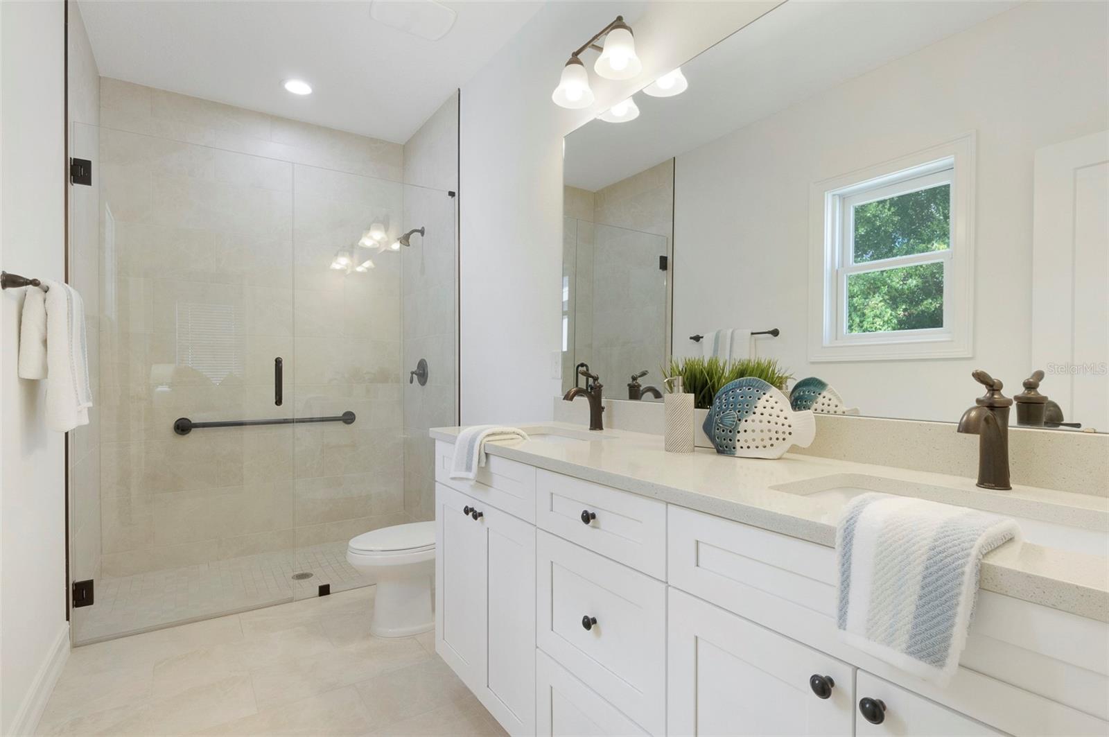 Primary En-suite Bathroom