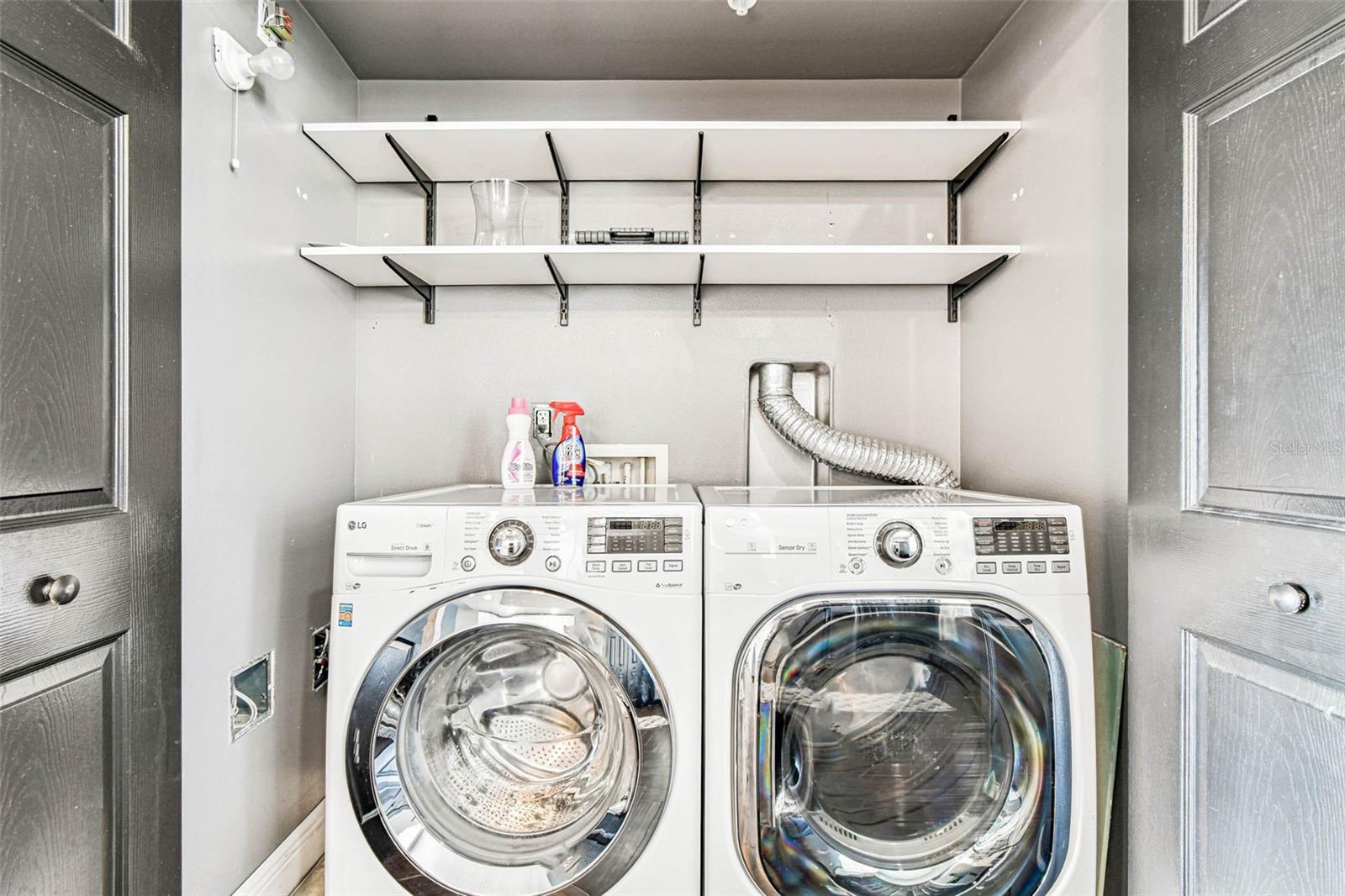 LAUNDRY ROOM INSIDE