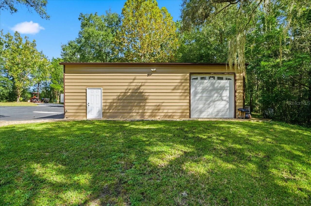 Side Bay Door and Side Pedestrian Door for Shop