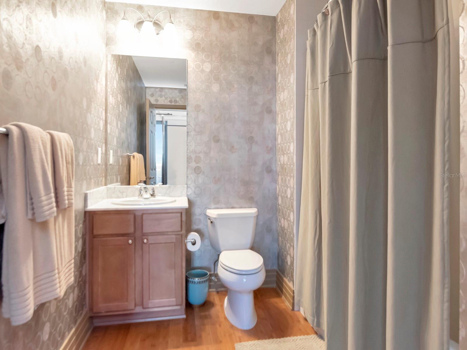 ...with ensuite bath