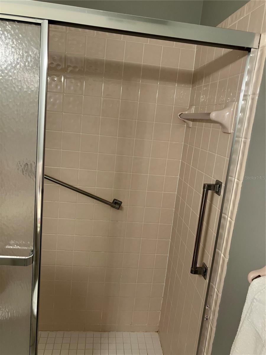TB8440725