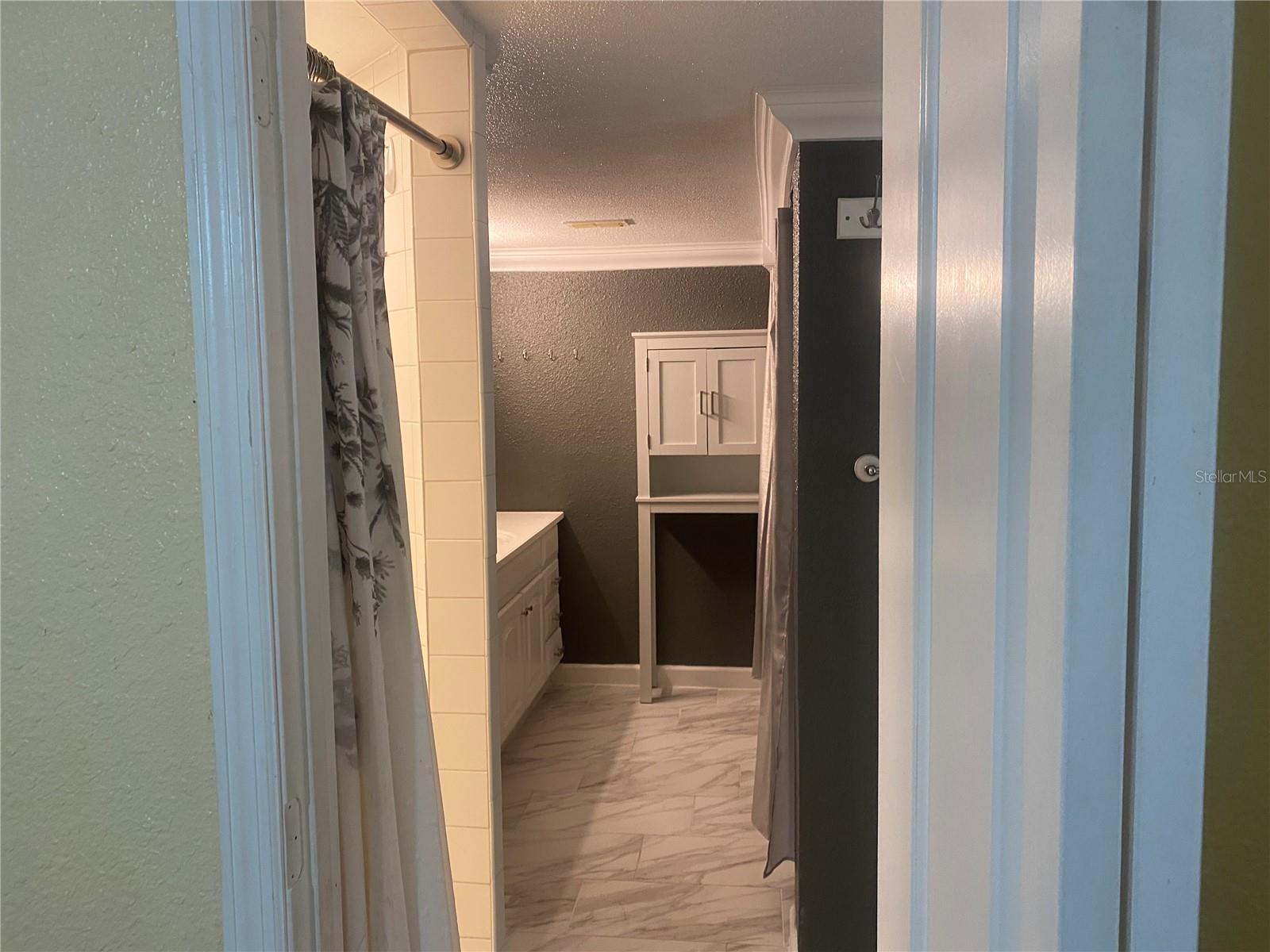 Primary bath/ Access to to pool