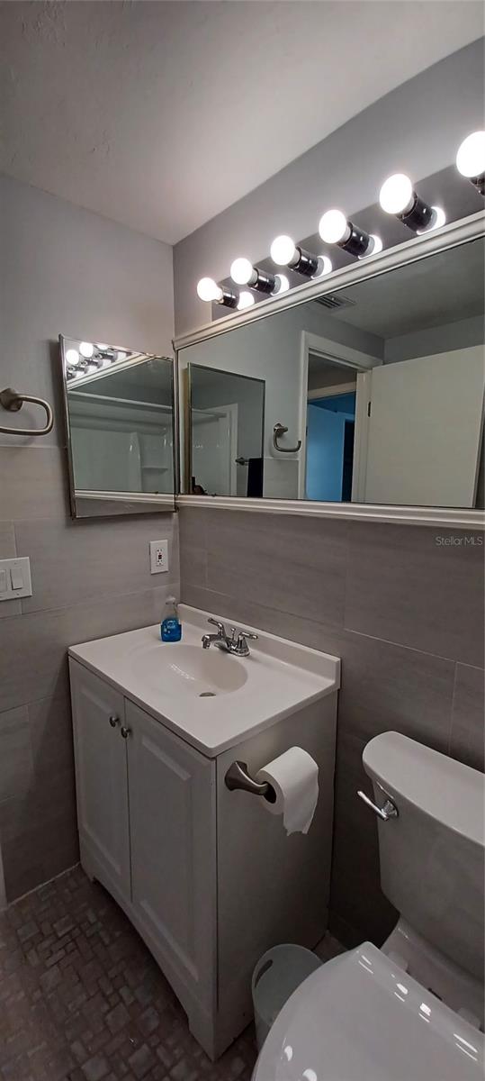 TB8440785
