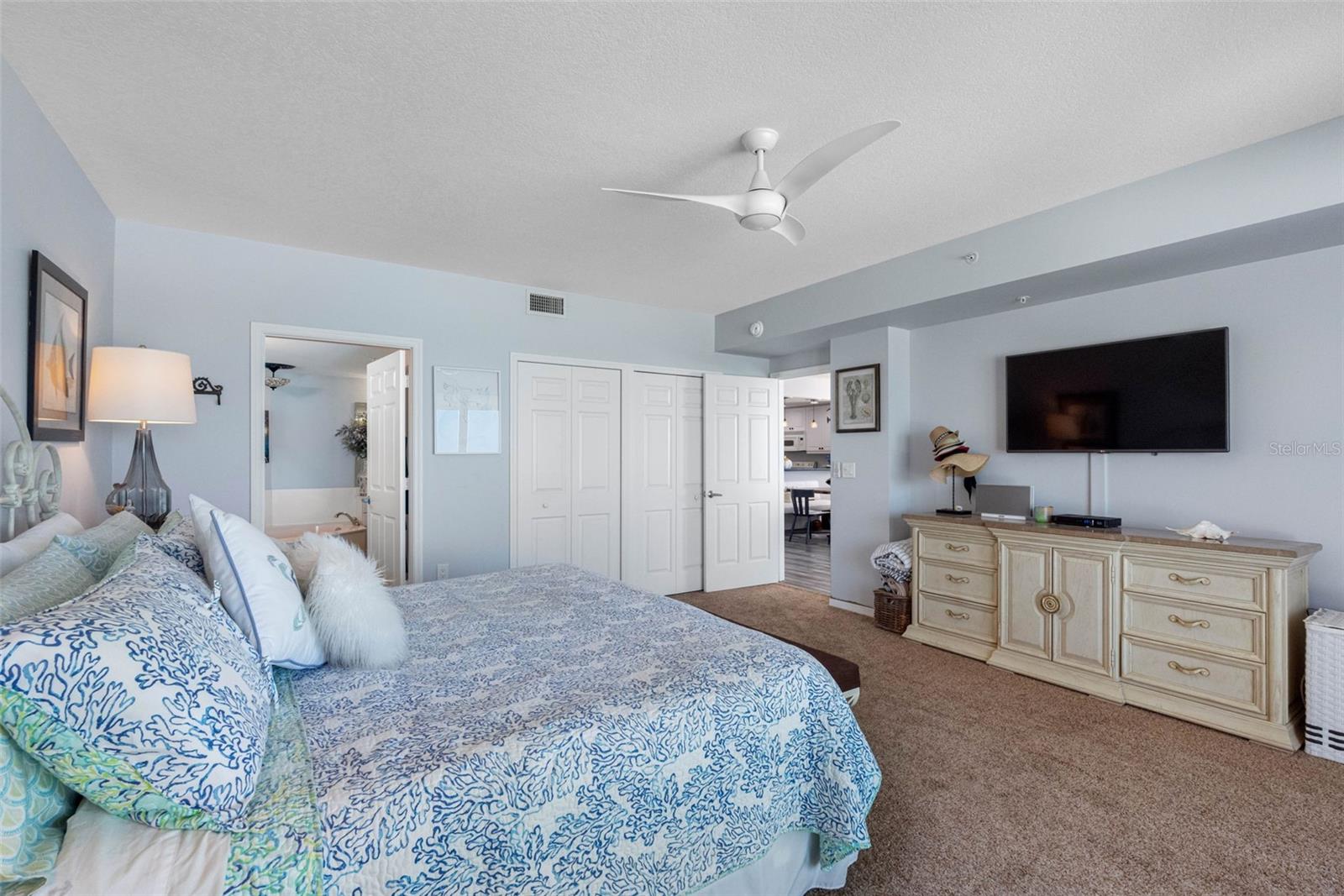 . Back Inside The Master Suite.. Designer 8'7" Ceiling Heights. Surprisingly, Little Things Like Higher Ceilings Can Really Change The Feel Of A Home.