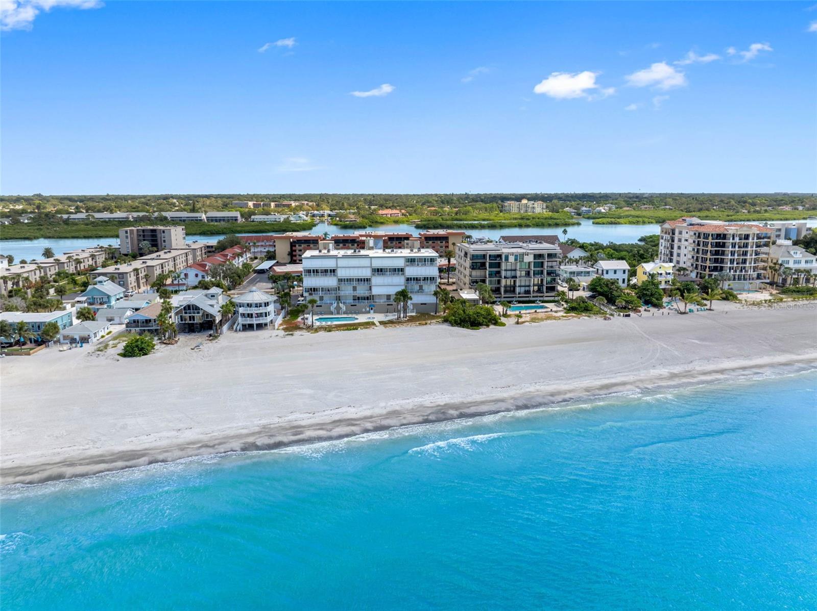 .. Walk To Restaurants, Nightlife and Shopping.. There's An Additional 25 Restaurants Within 3 Miles. Tampa Airport - 22 Miles.... 20 Min to Downtown Museums, Sport Arenas, Theatres & Aquariums.