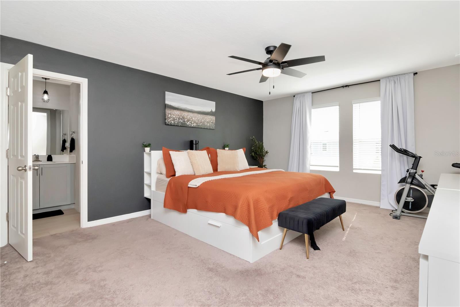Primary Suite with En-Suite Bathroom