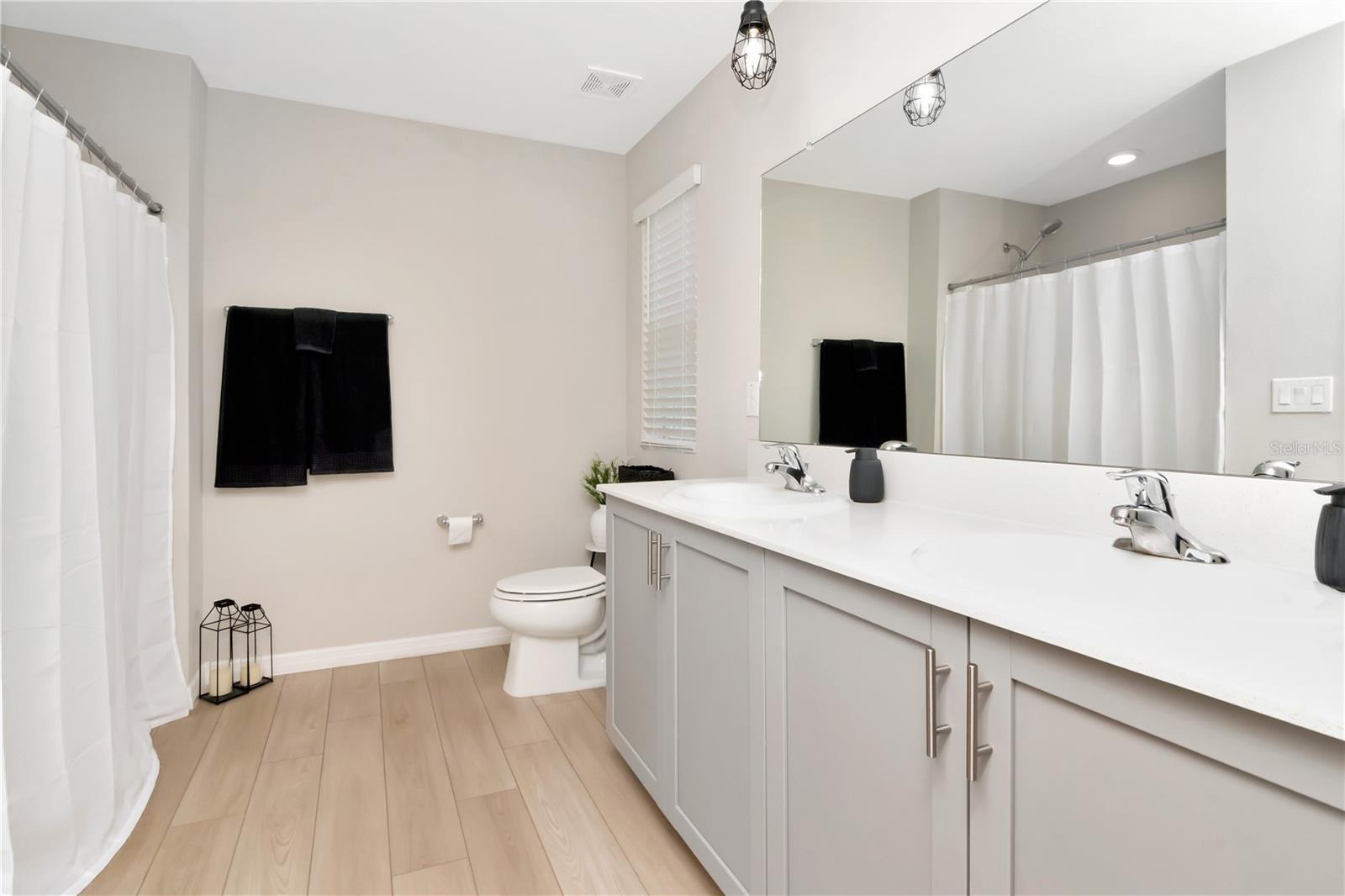 Primary En-Suite Bathroom