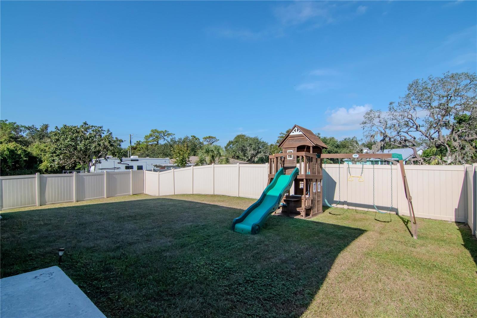 Oversized Backyard and the Swing Set comes with it!