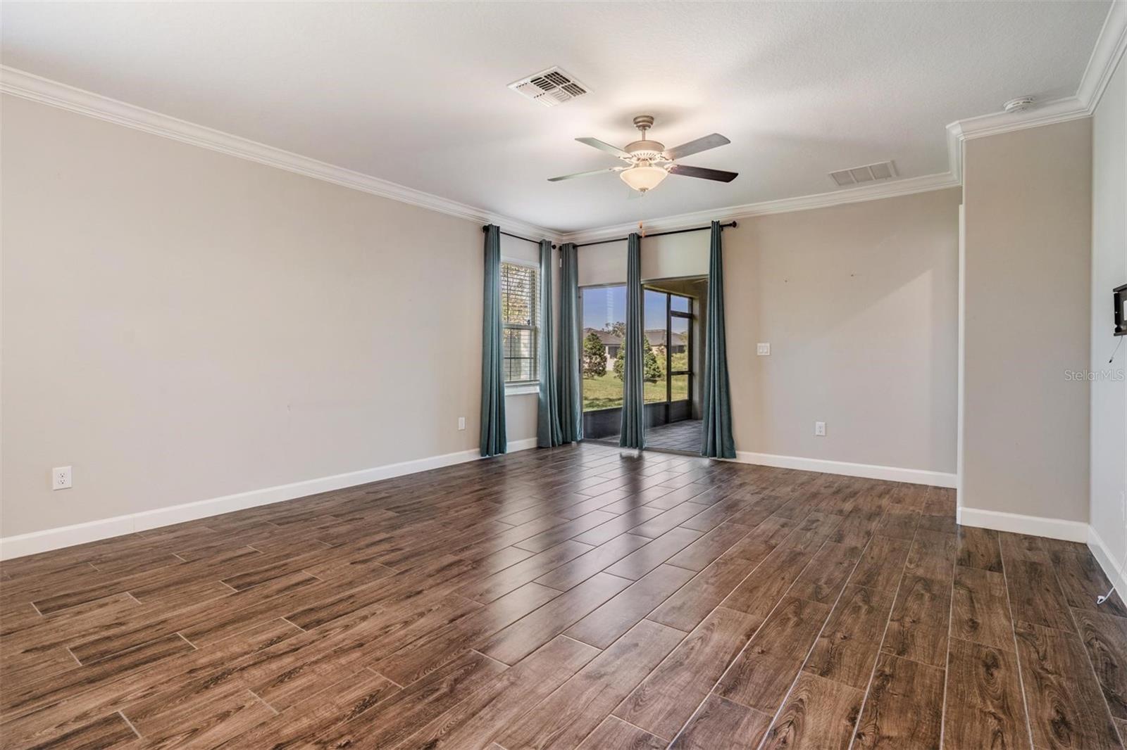 Crown molding, rounded corners on walls and agreeable gray walls
