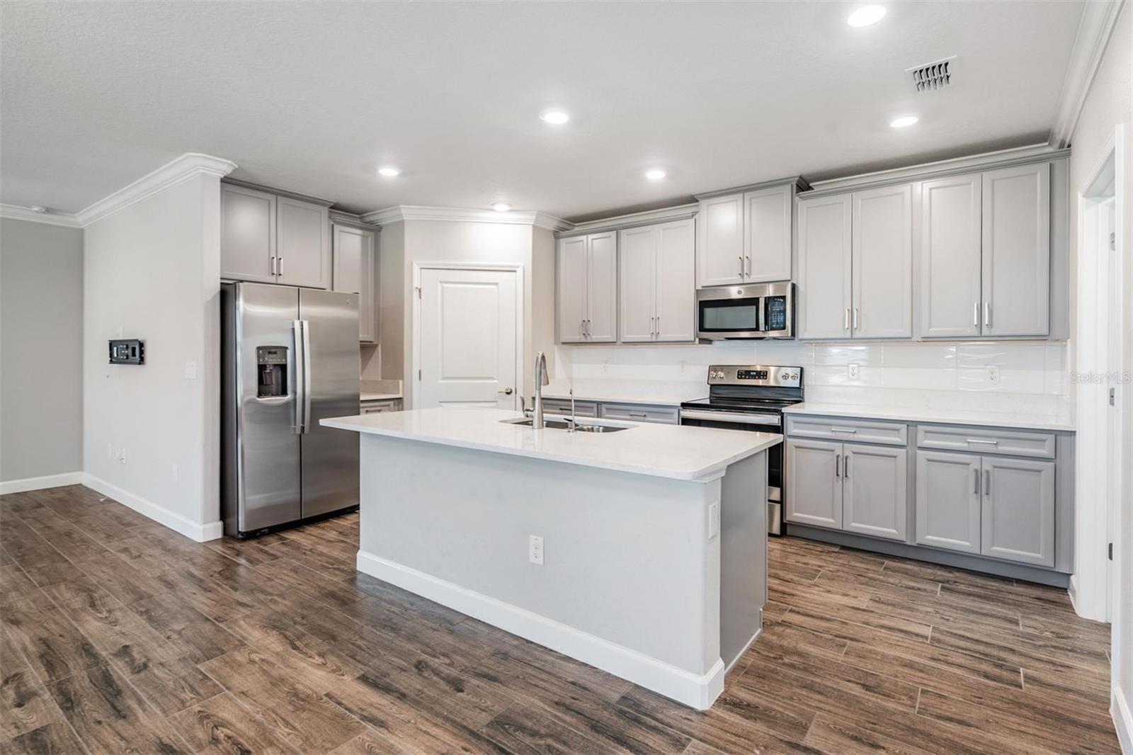 Stainless appliances, quartz counters and backsplash has been added