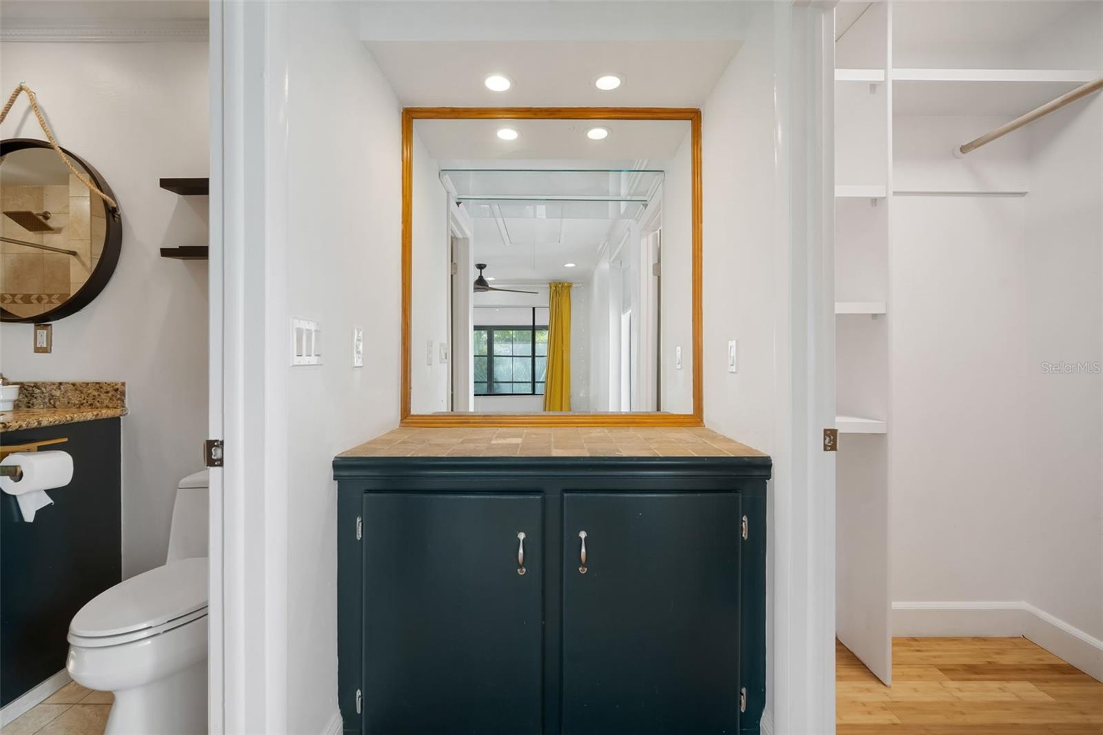 ensuite bathroom/vanity/closet