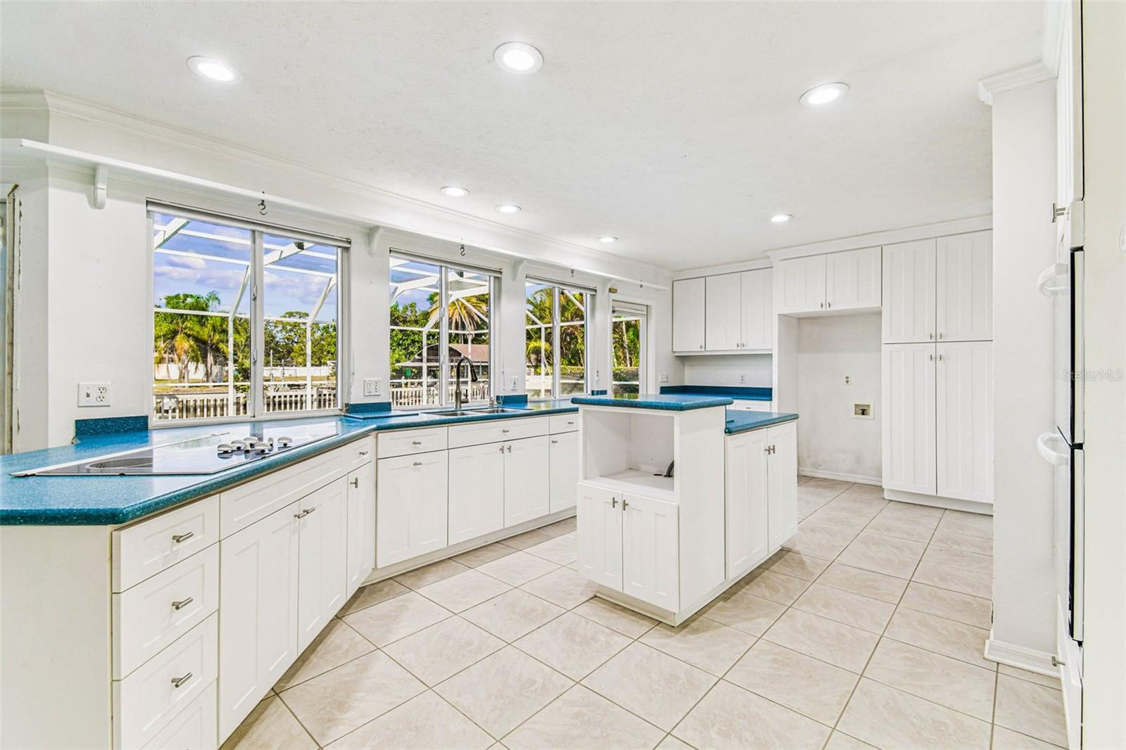 Spacious Kitchen with Cooktop and 2 Built-in Wall Ovens