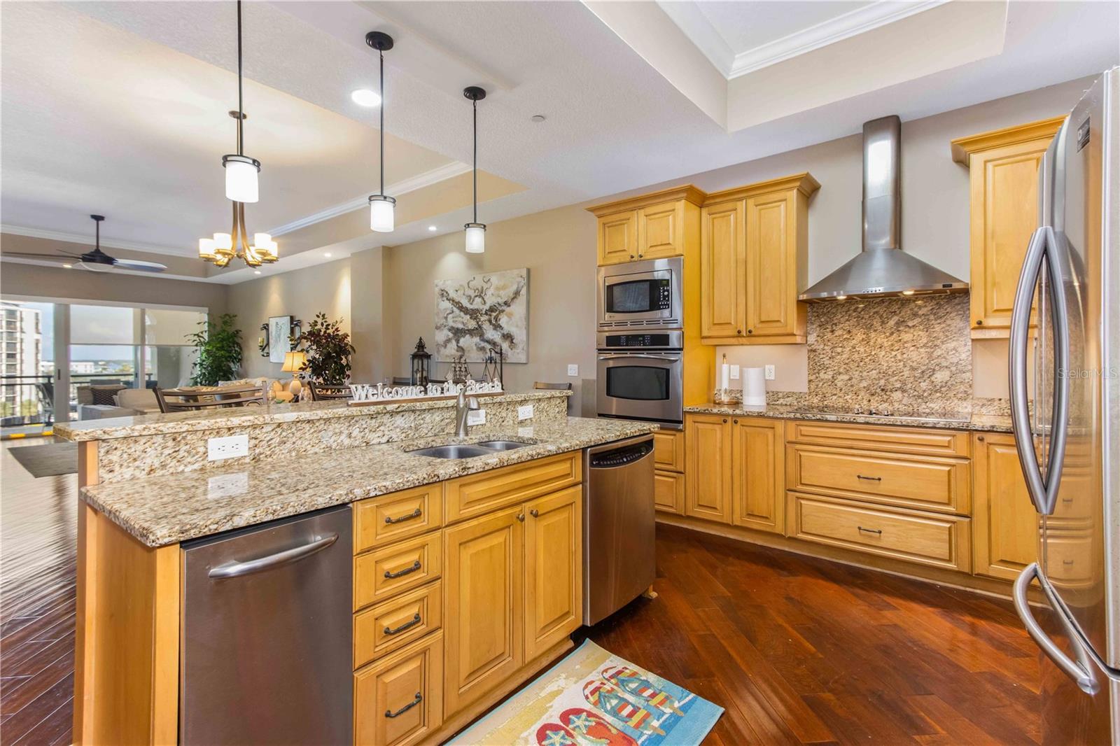 OPEN KITCHEN