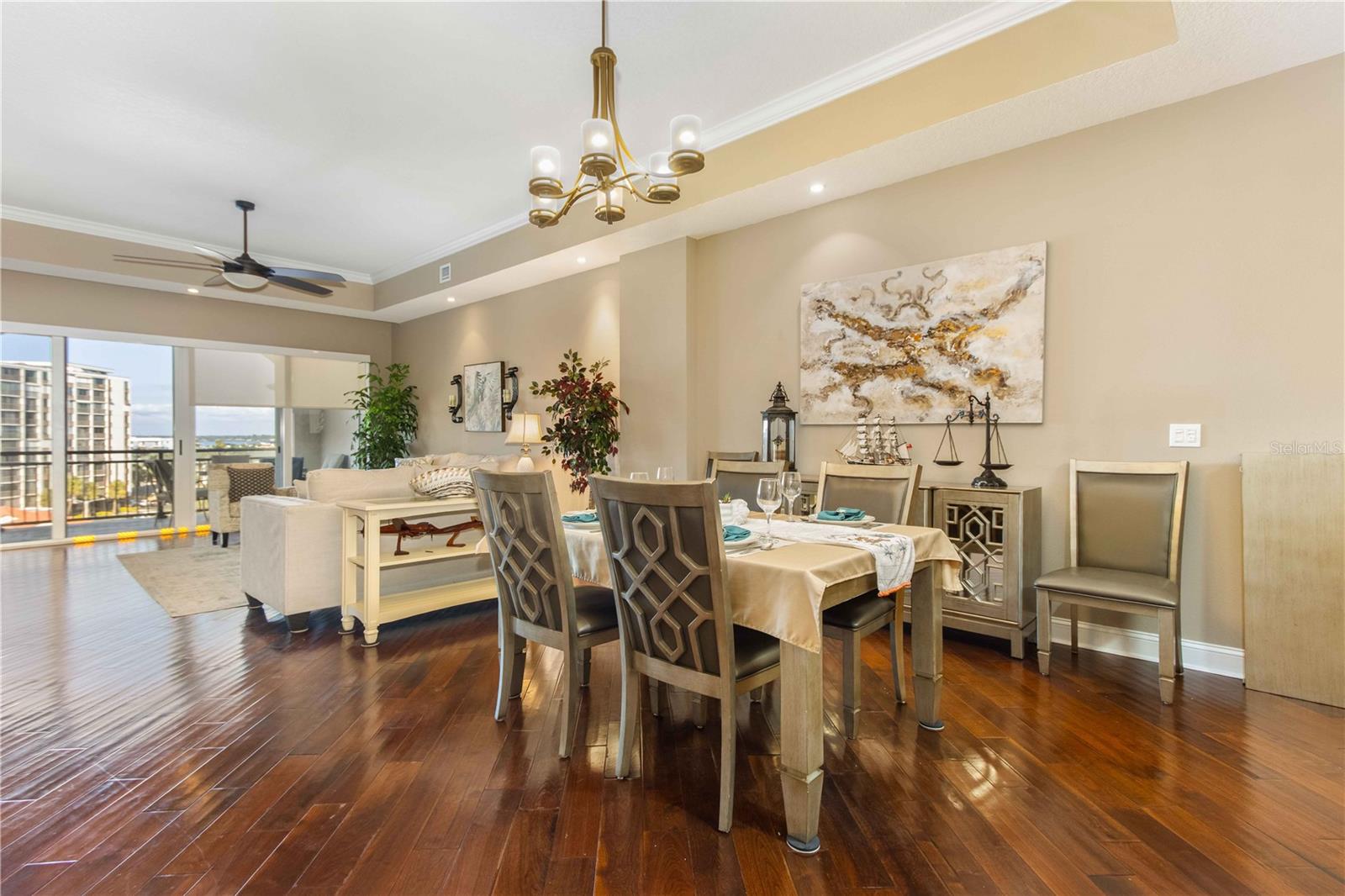 OPEN L ROOM/ DINING ROOM