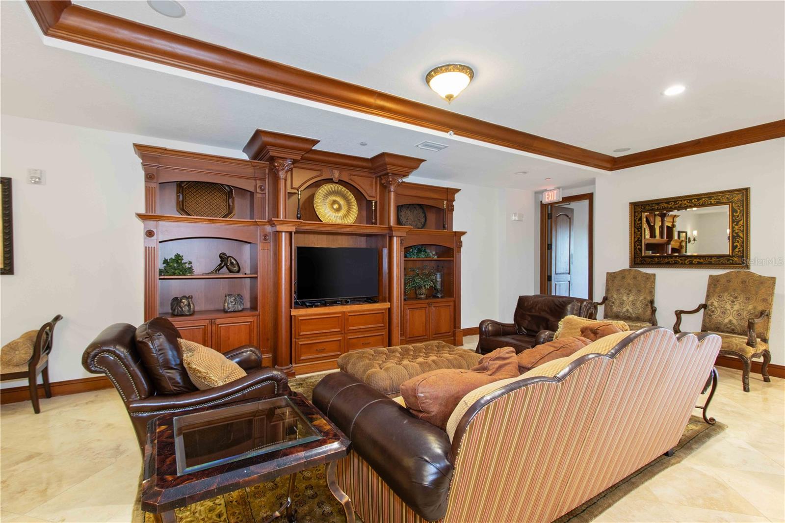 TV AND TONS OF AMENITIES IN CLUB ROOM