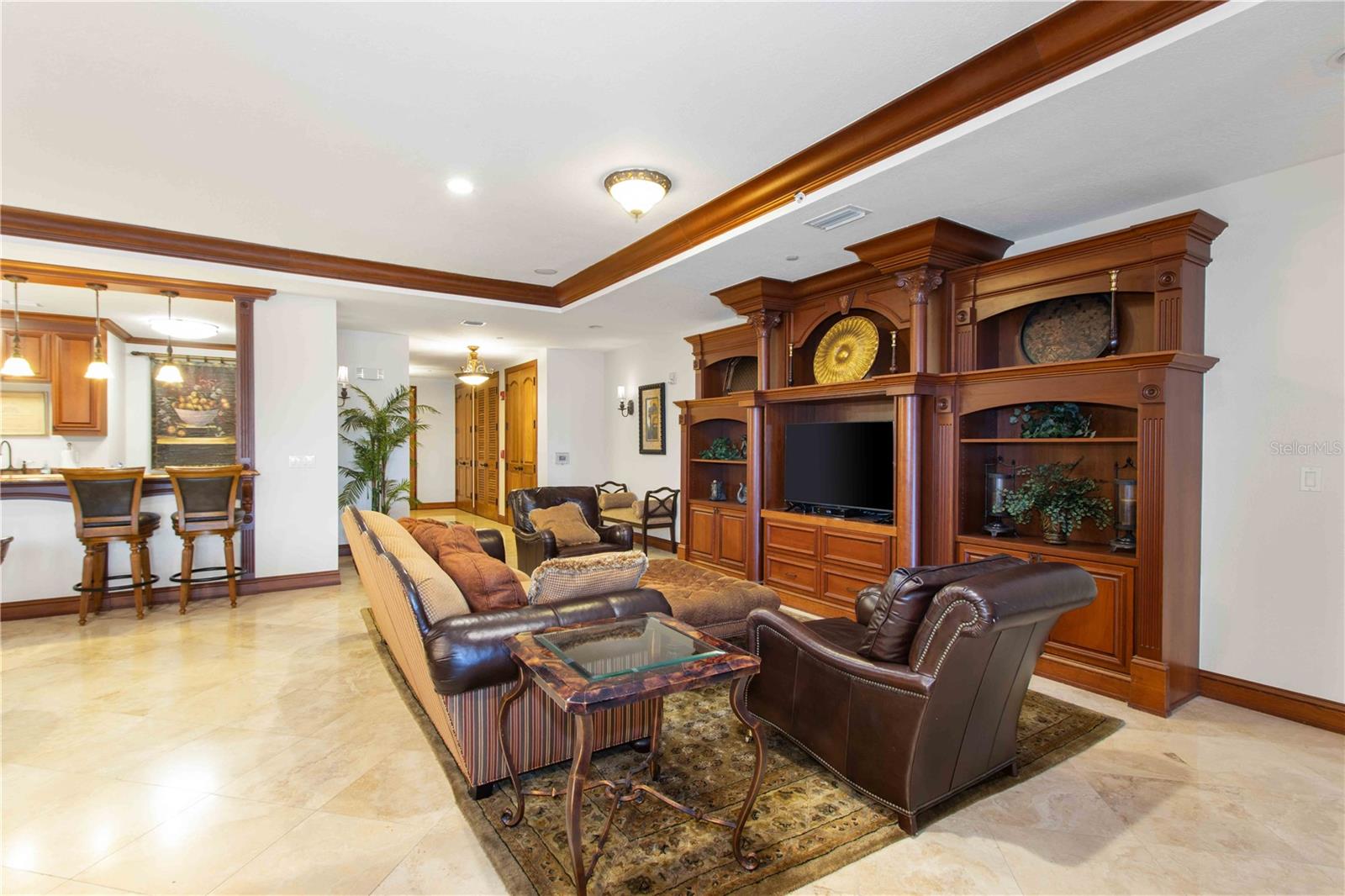 BEAUTIFUL CLUB ROOM