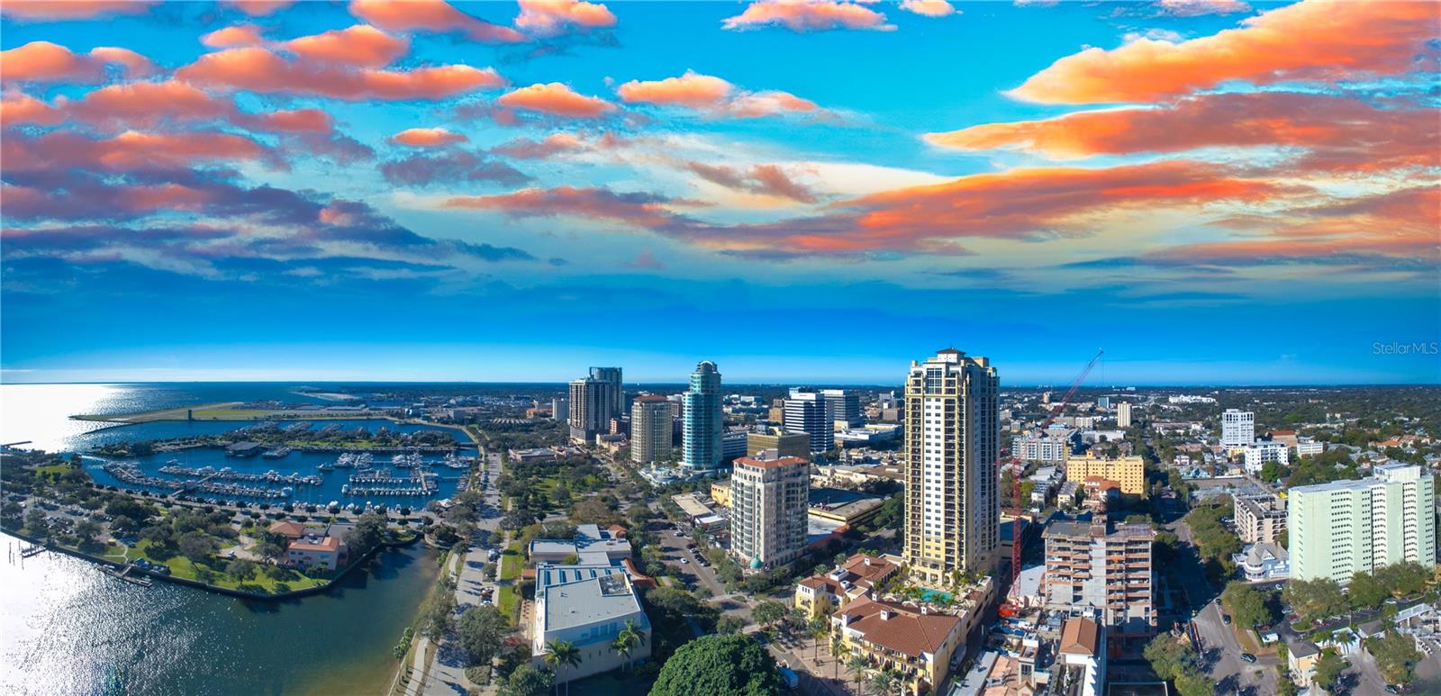 Downtown St Pete 12 mins away