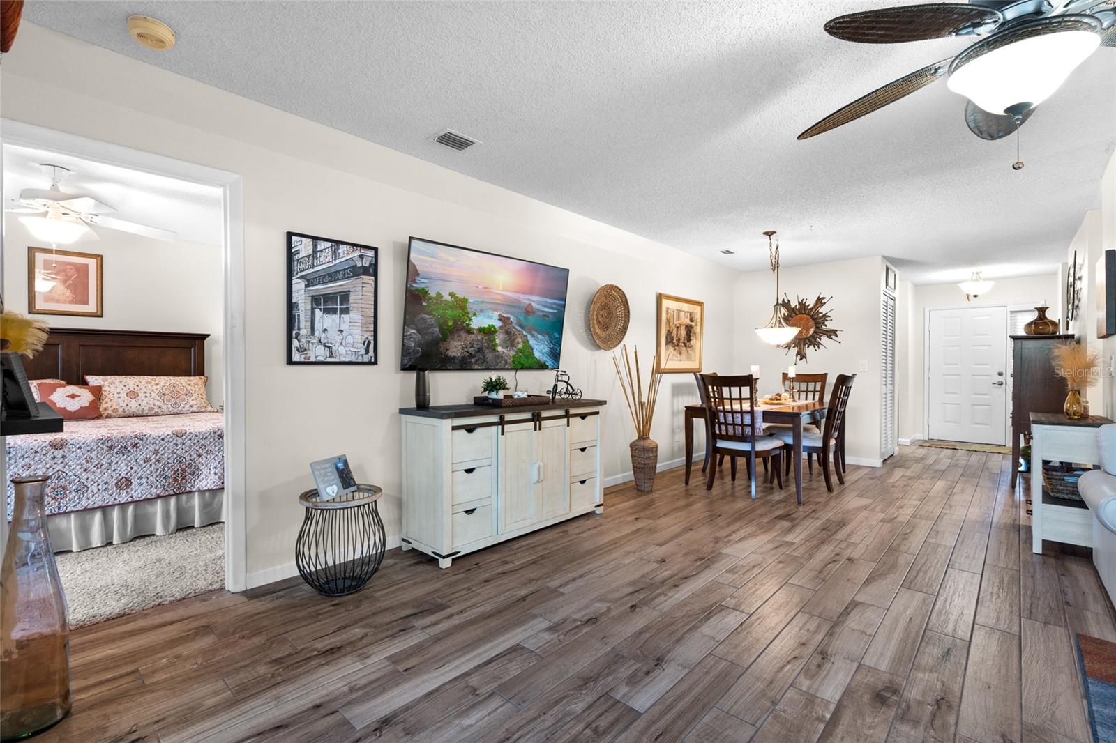 Spacious Living / Dining Combo