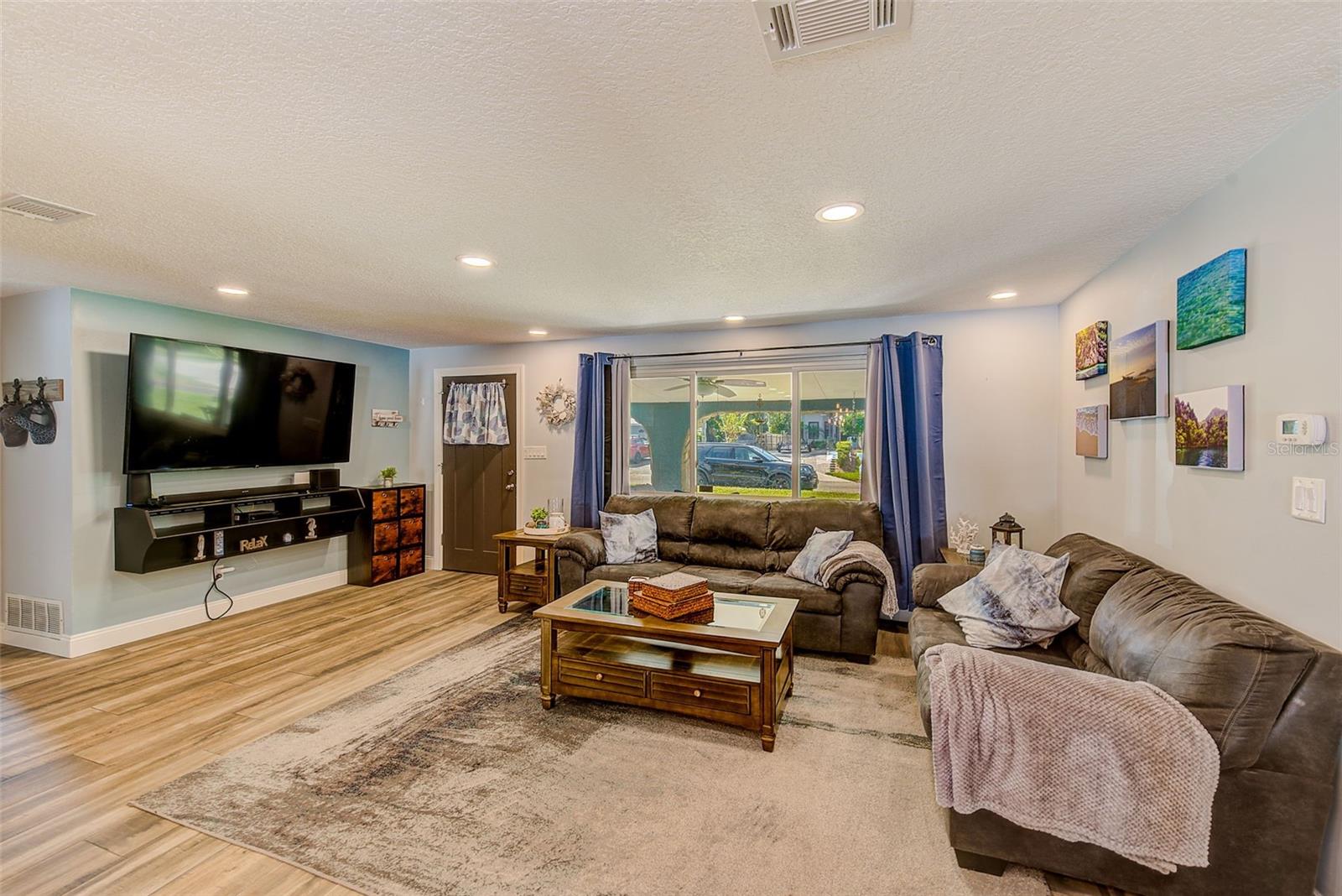 Large picture window for lots of light along with recess lighting
