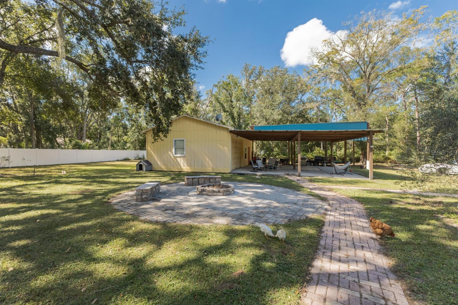 Detached Guest House with private garage and entrance