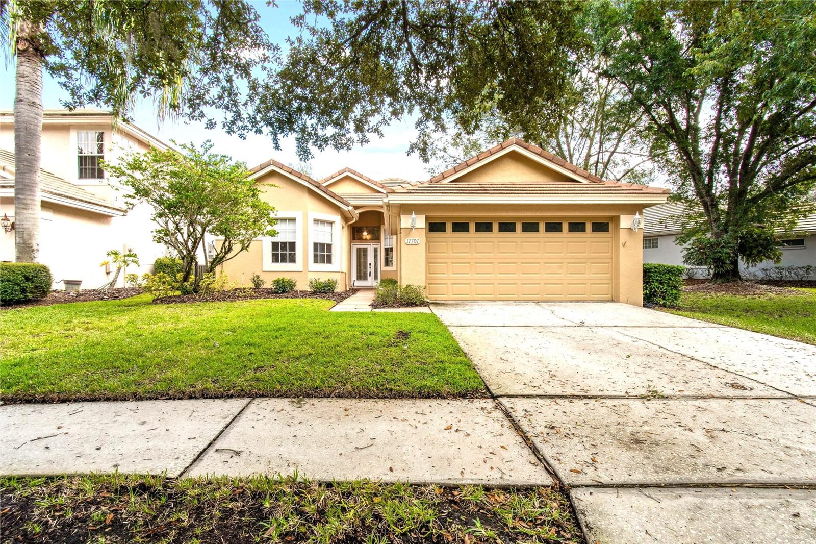 3 beds| 2 baths| 2 car garage