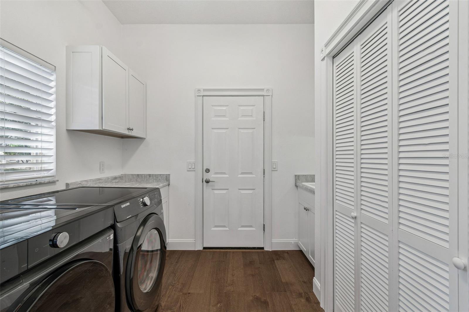 washer and dryer convey