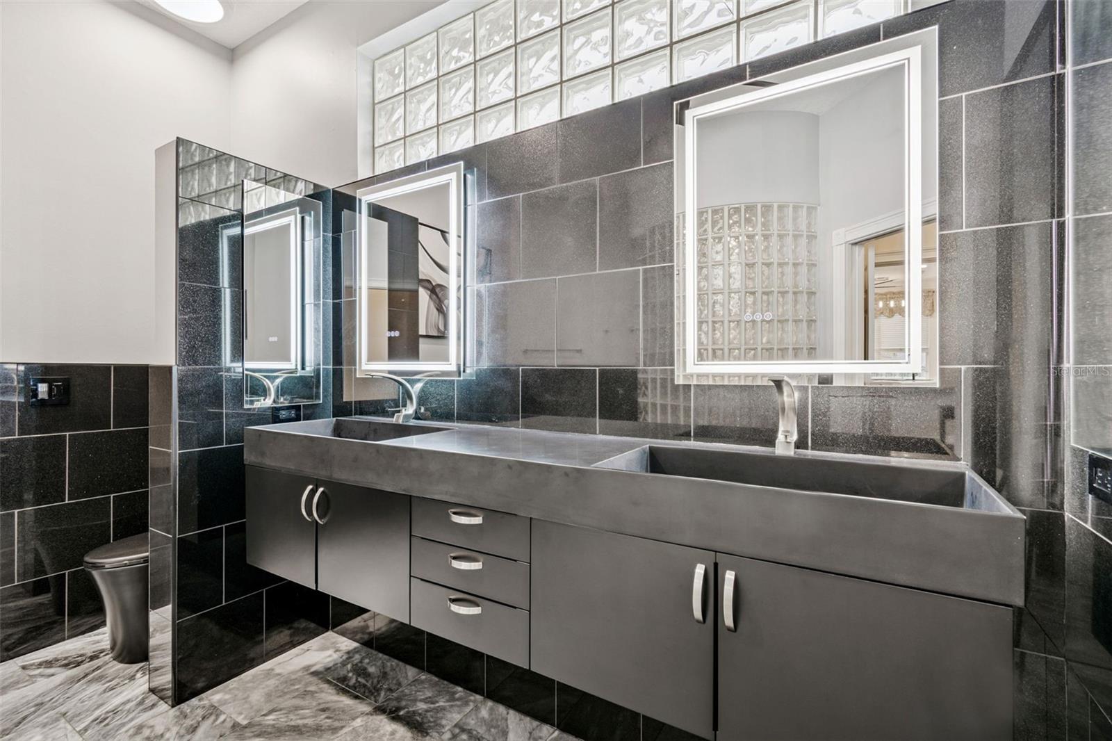 New owners suite bathroom