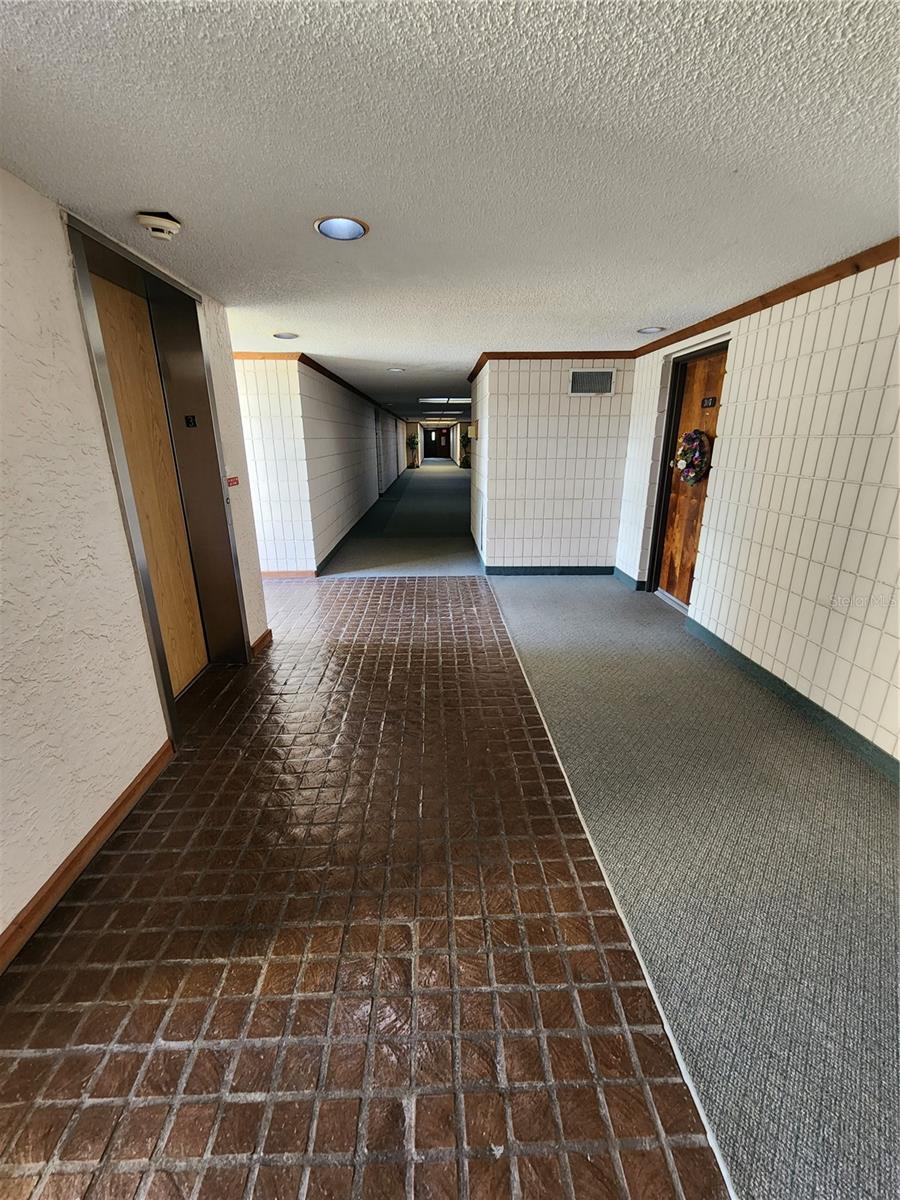 TB8441185