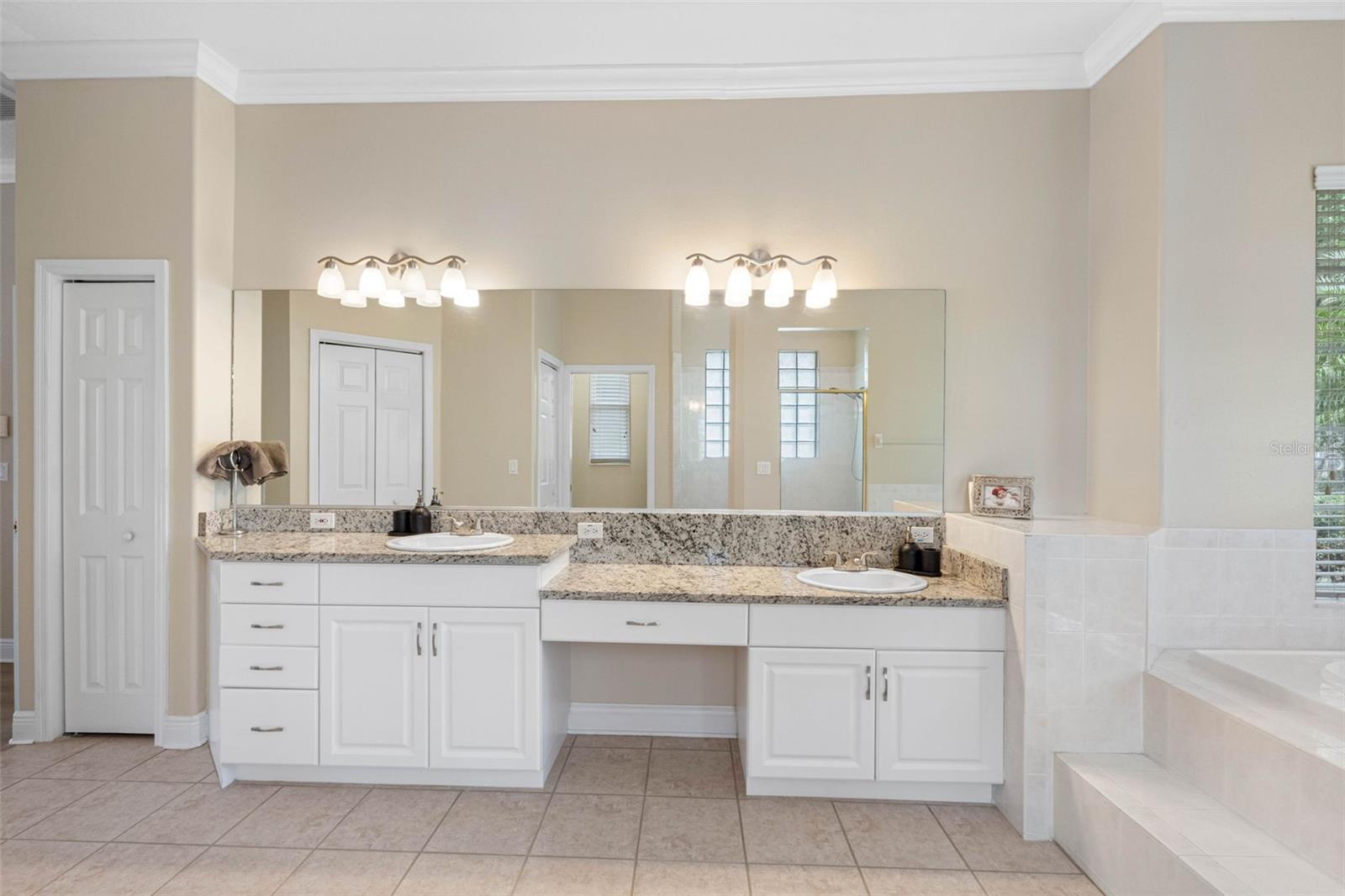 Master Bathroom - Double Vanities