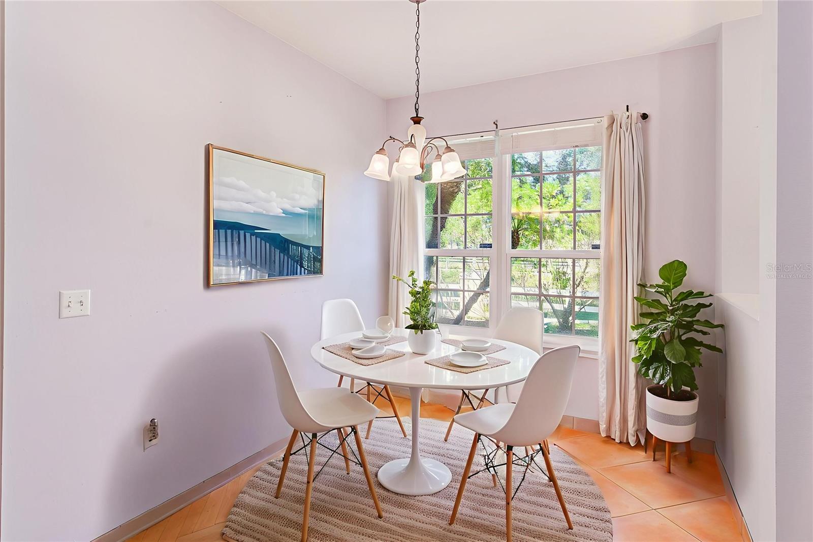 This photo has been Virtually Staged.