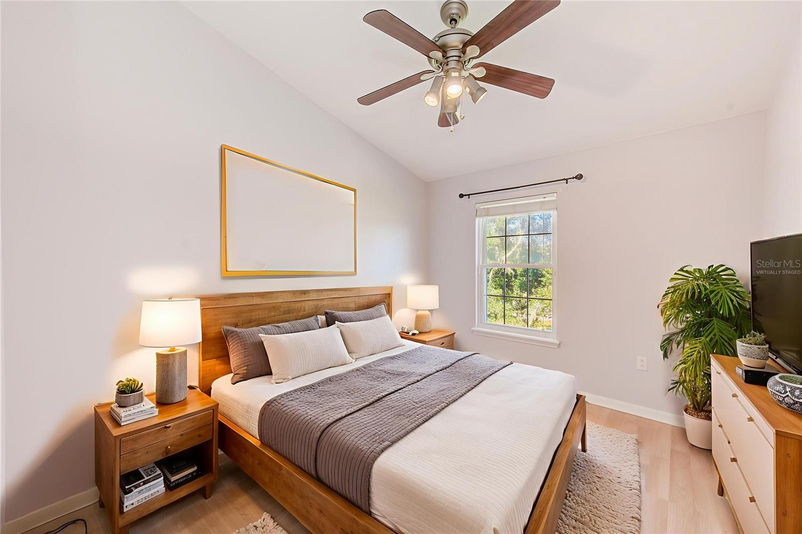 This photo has been Virtually Staged.