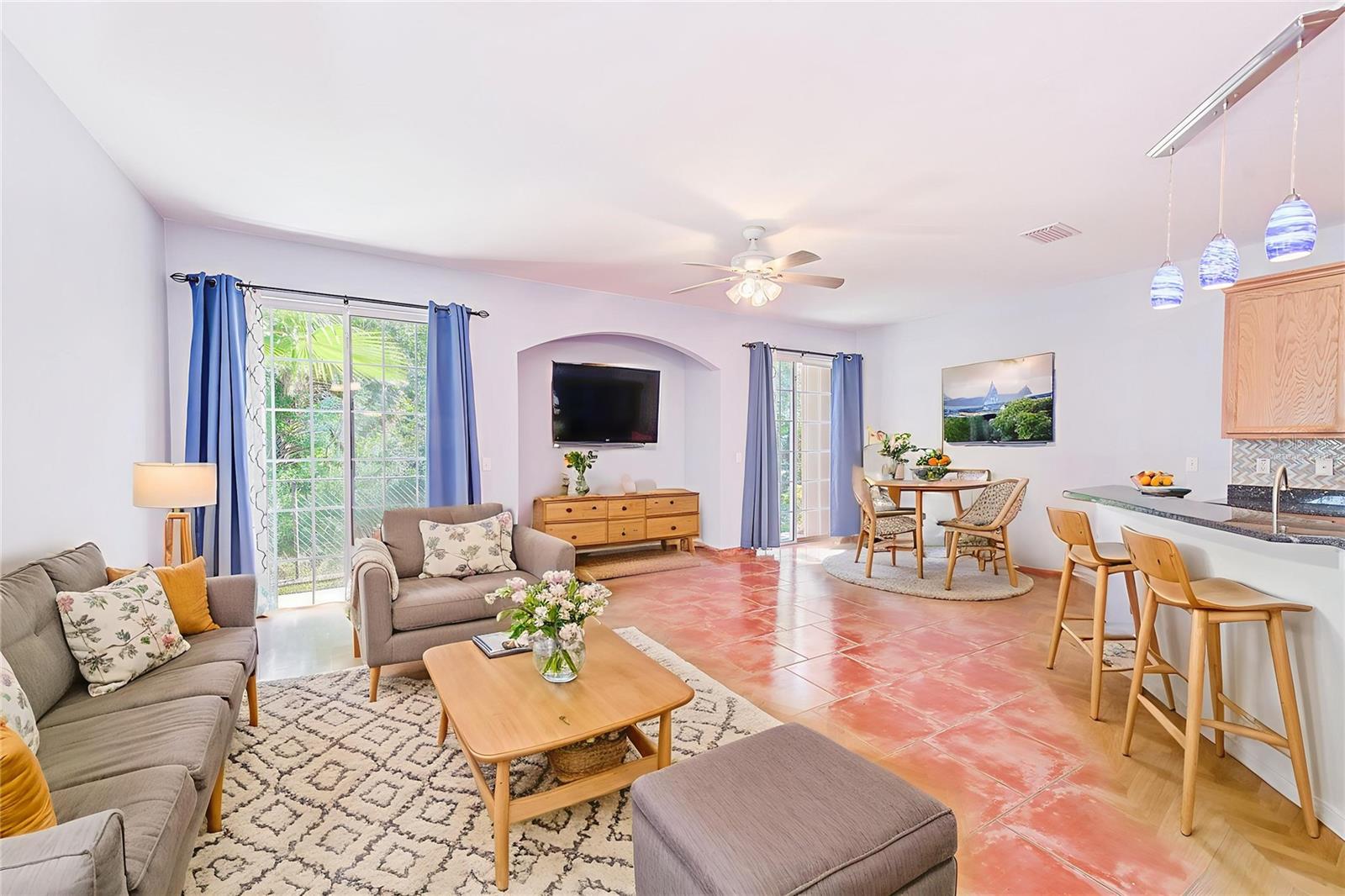 This photo has been Virtually Staged.