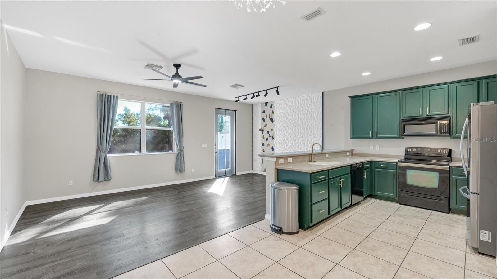 Dining/Kitchen
