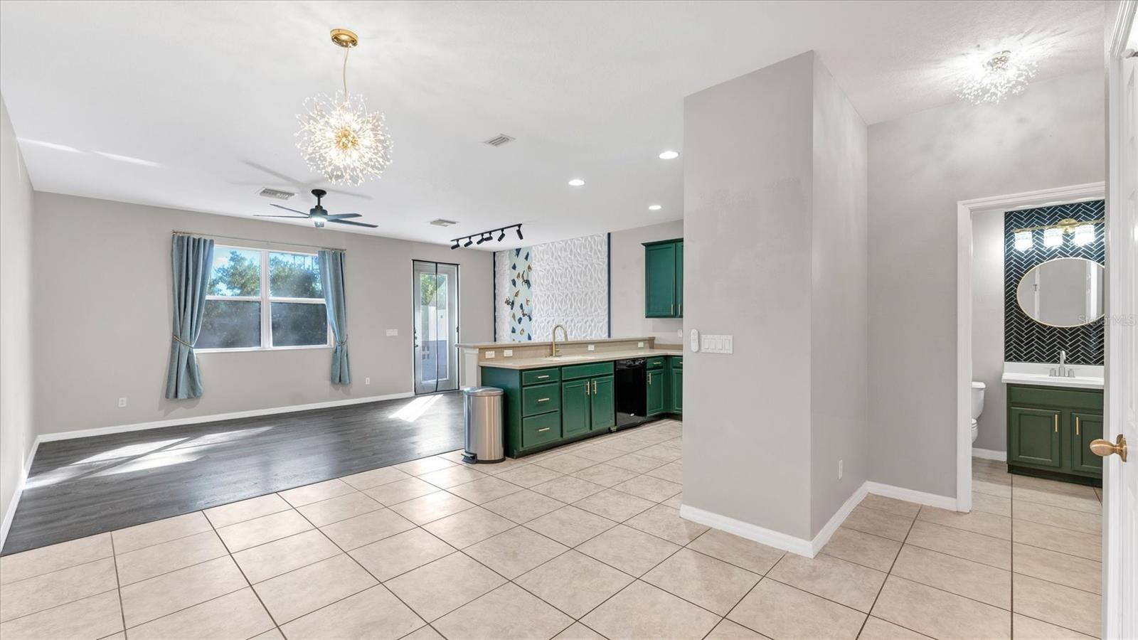 Front Entry/Dining/1/2 Bath