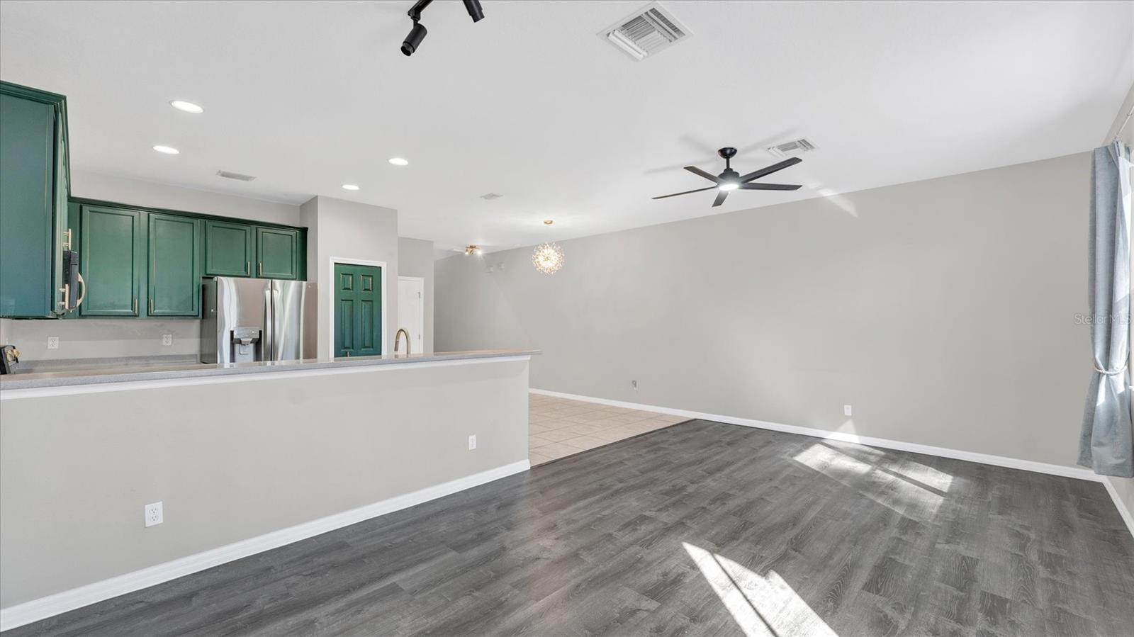 Living Room & breakfast bar