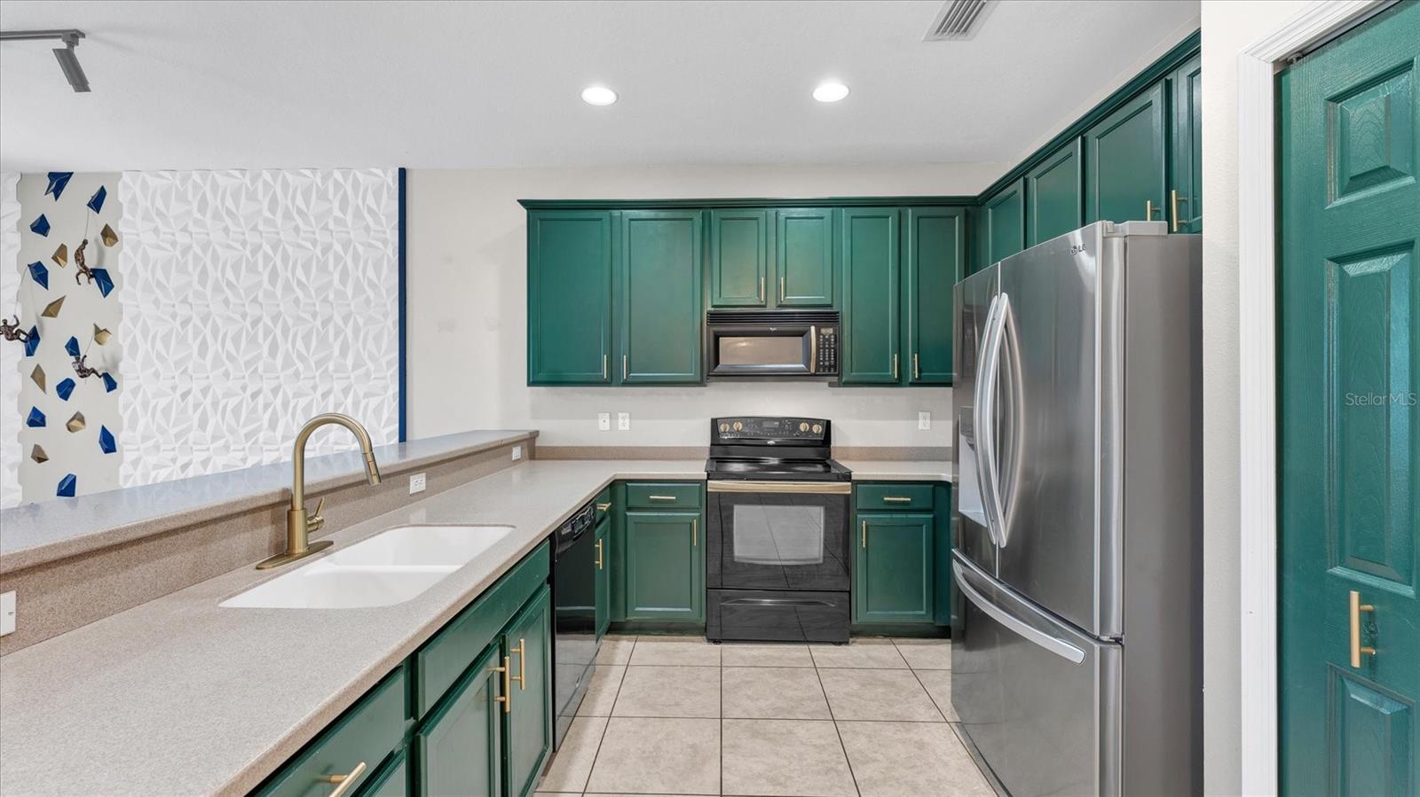 Kitchen w Corian Countertops & wood cabinets