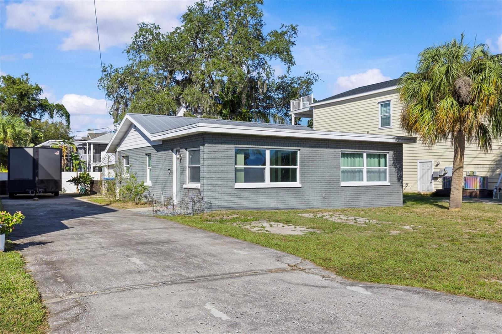 Welcome to 3307 De Soto Blvd. PH.
