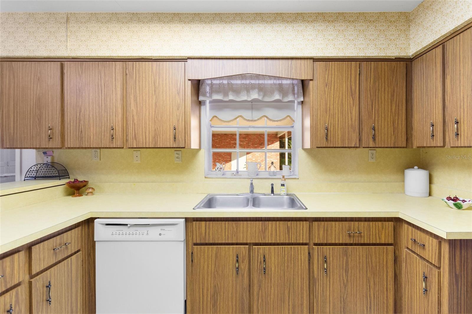 Reverse view of kitchen