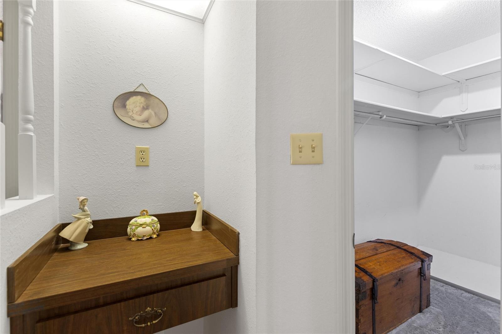 Master bedroom 2 dressing table and walk-in closet.
