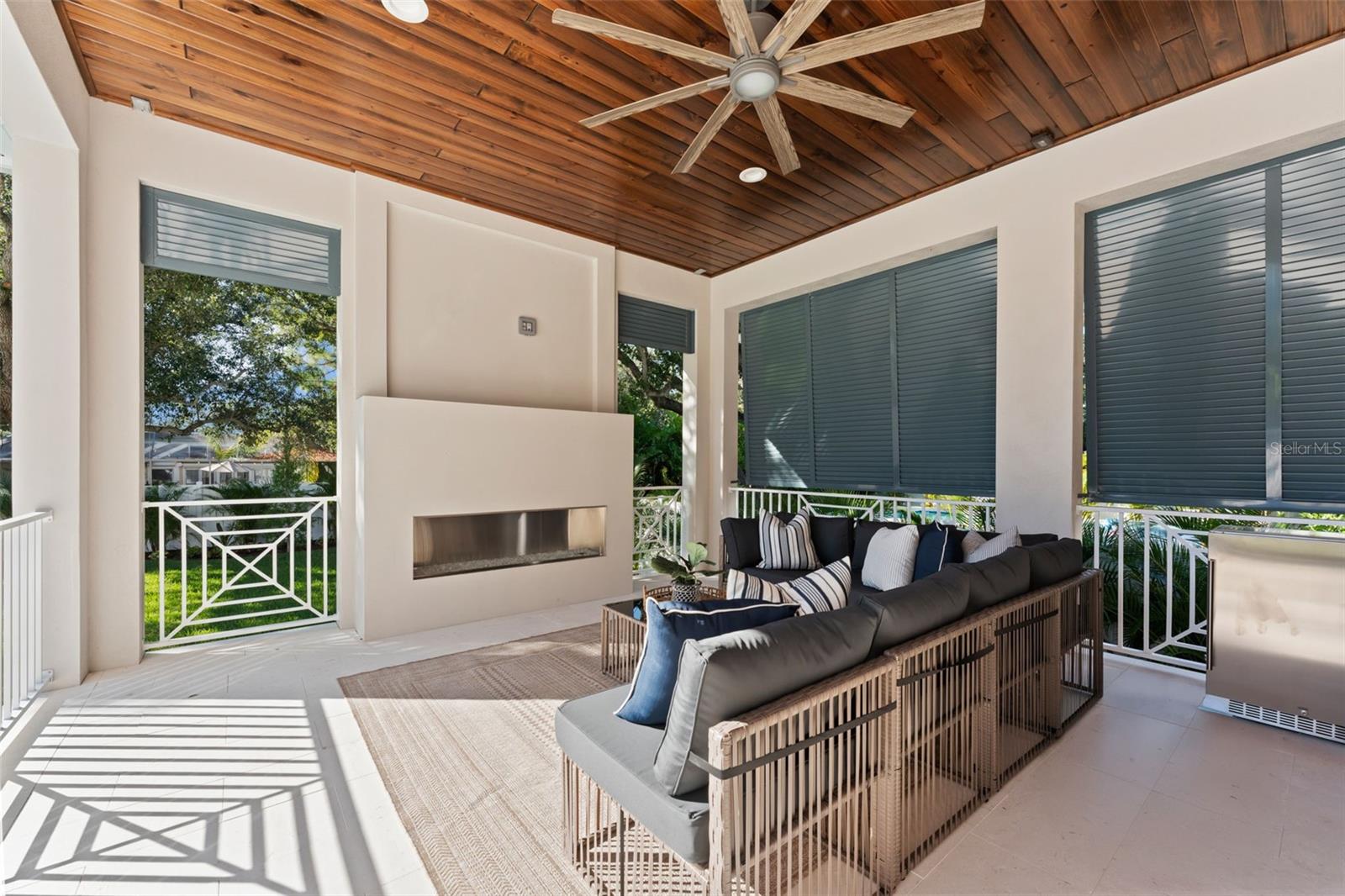 Outdoor kitchen, living space, fireplace.