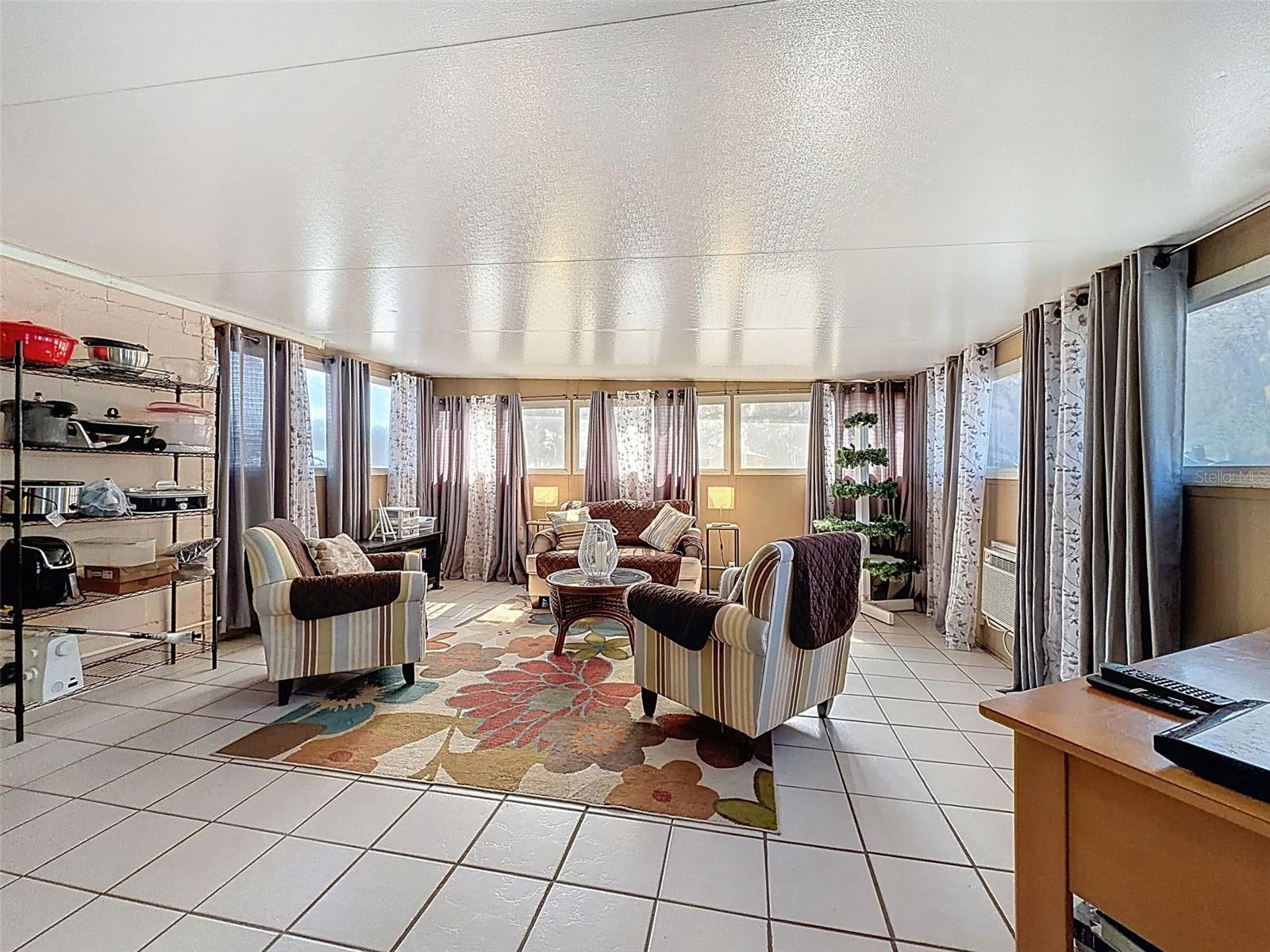 Family/Laundry Area3