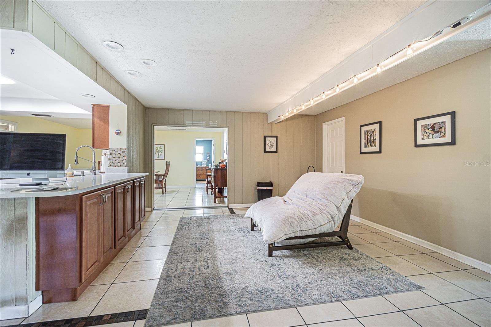 Bonus/flex space area adjacent to the kitchen and family room-perfect for a play room, game room or boinus room.