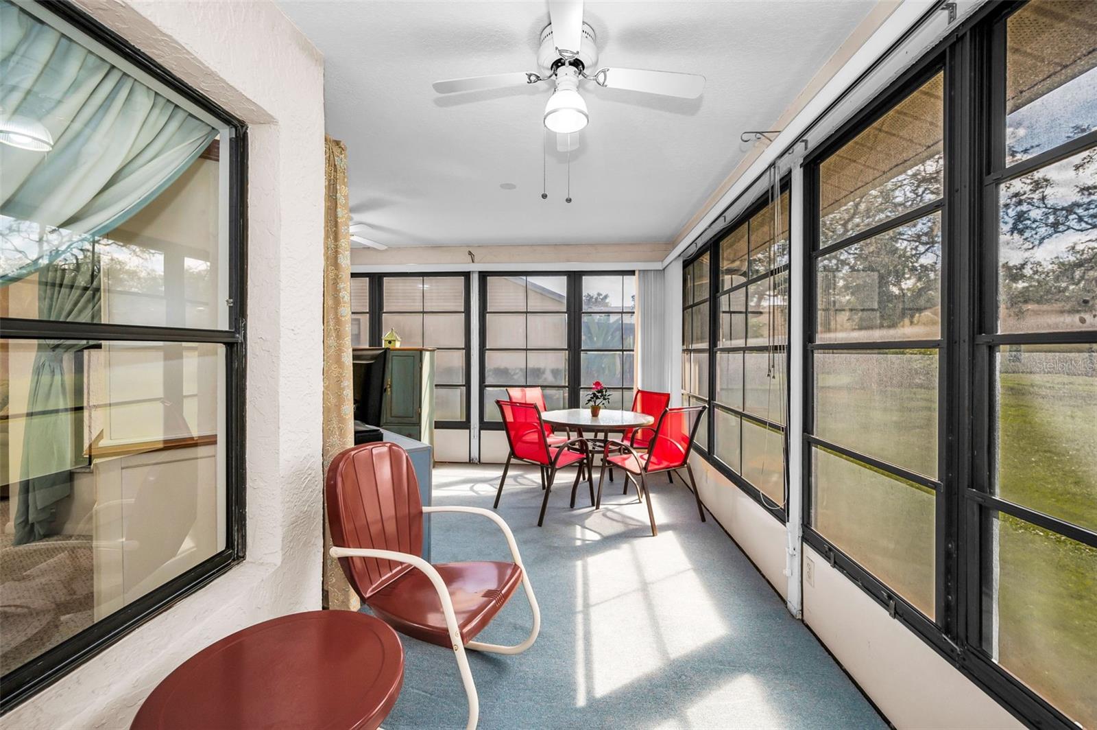 Screened in Outdoor Lanai